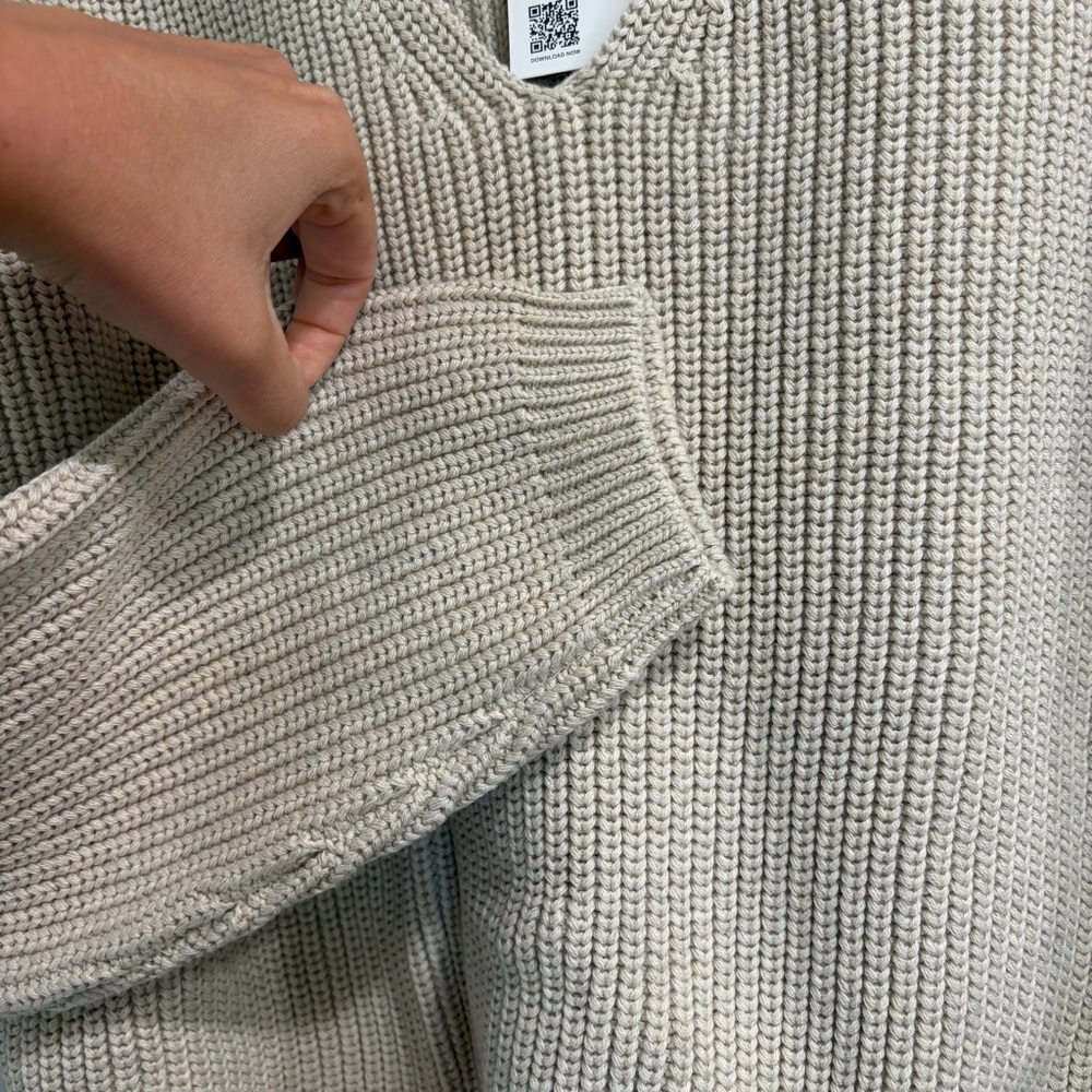 NWT Quince 100% Organic Coton Fisherman V-Neck Sweater in Speckled Beige - Picture 9 of 10